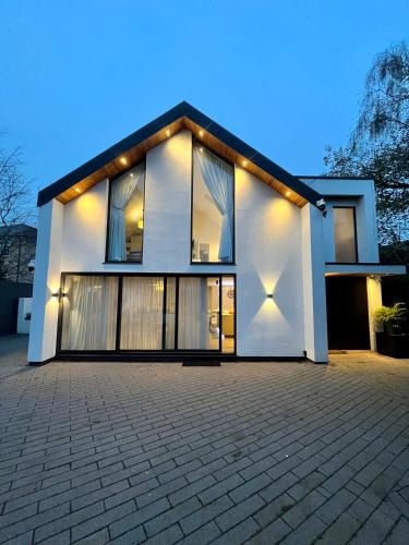 Timperley Villa | Manchester's hidden gem