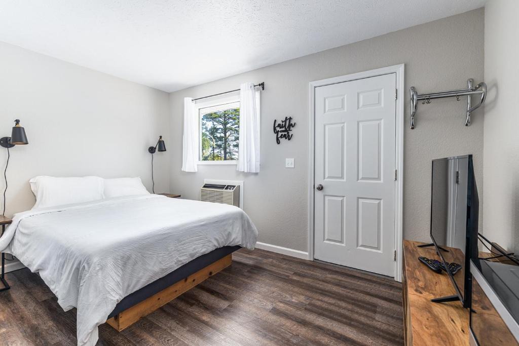 Branson West Hotel | Mandalay