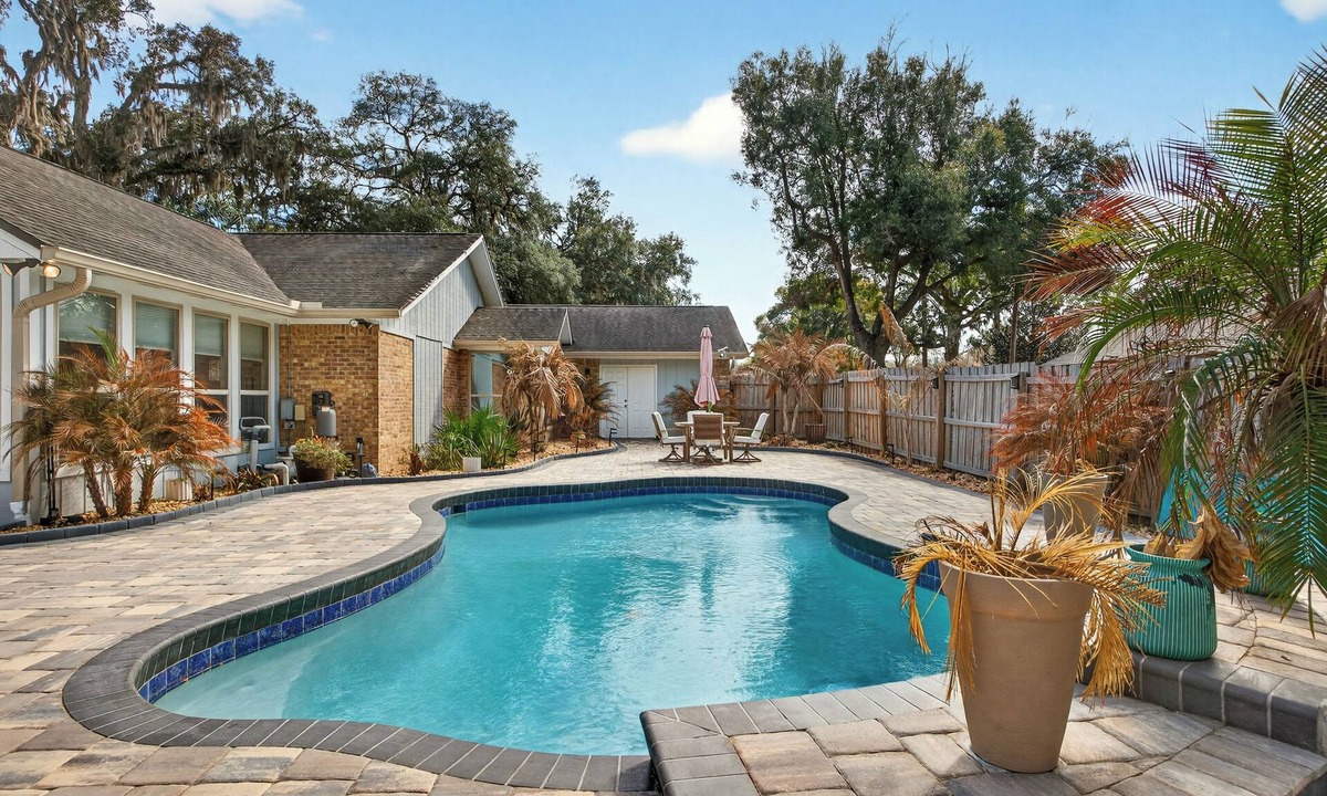 Southside House | Mandarin Modern Pool Retreat