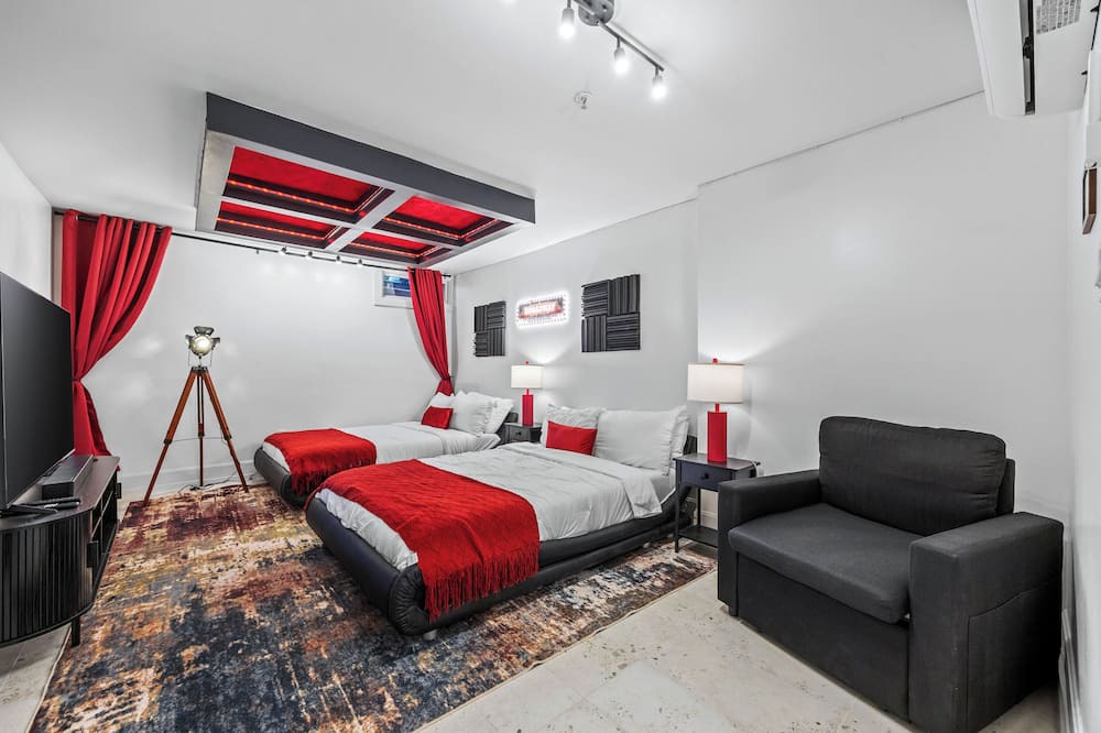 Hamilton Heights Apartment | Manhattan Group Stay - Private Yard + Theater Room