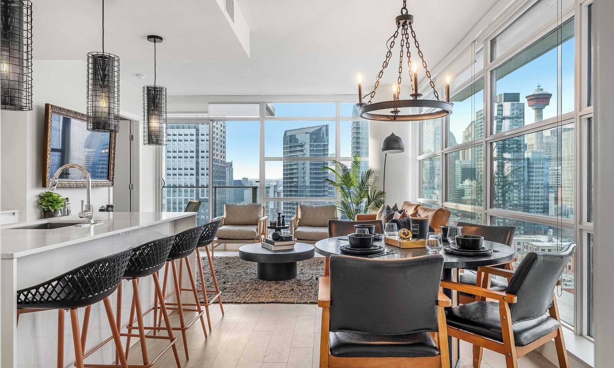 Victoria Park Apartment | Manhattan | Right Next to Stampede Grounds! | DT