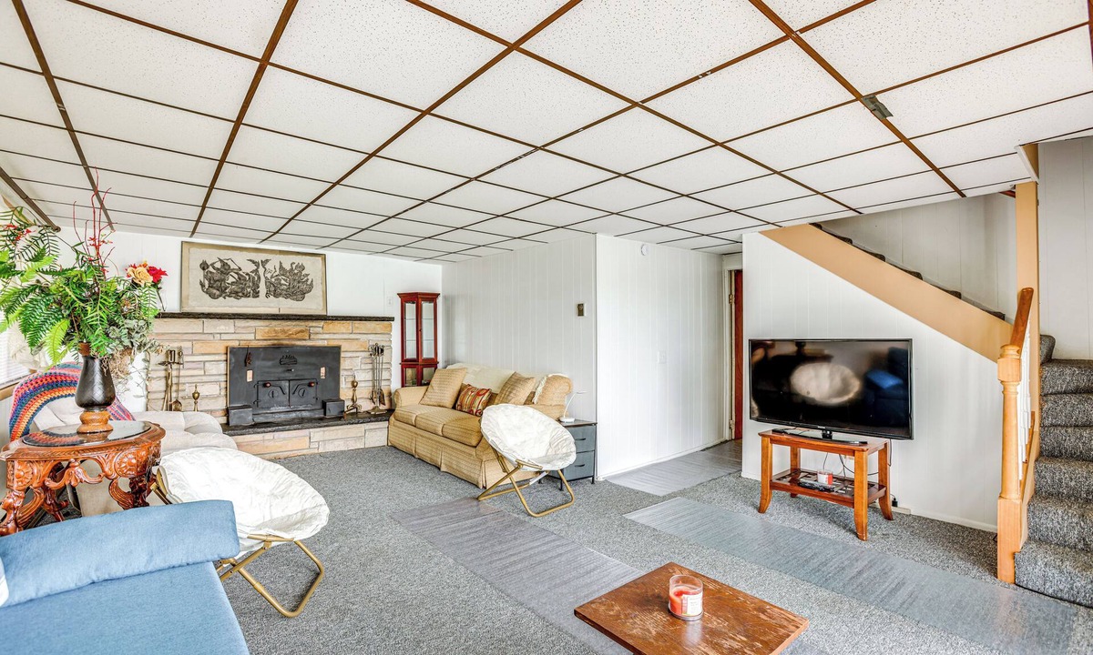 Baldwin House | Manistee Forest Retreat: Group-Friendly Lake House