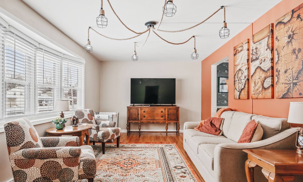 Manlius House | Manlius Getaway: Yard, Sleeps 8