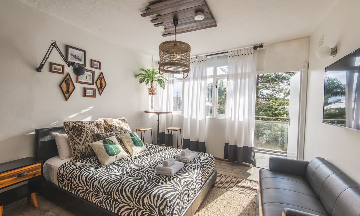 Manly Hotel | Manly Waves Studios & Apartments