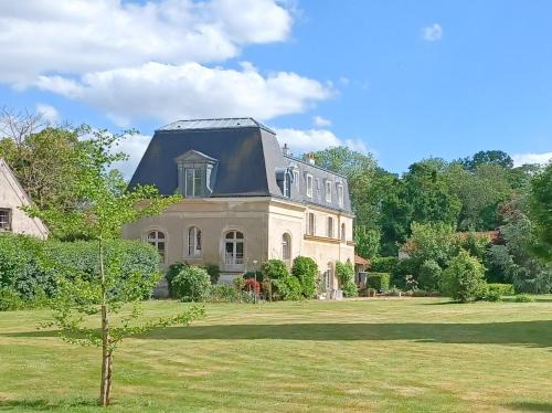 Le Mesnil-Saint-Denis Villa | Manoir 19e vallée Chevreuse, 30km de Paris