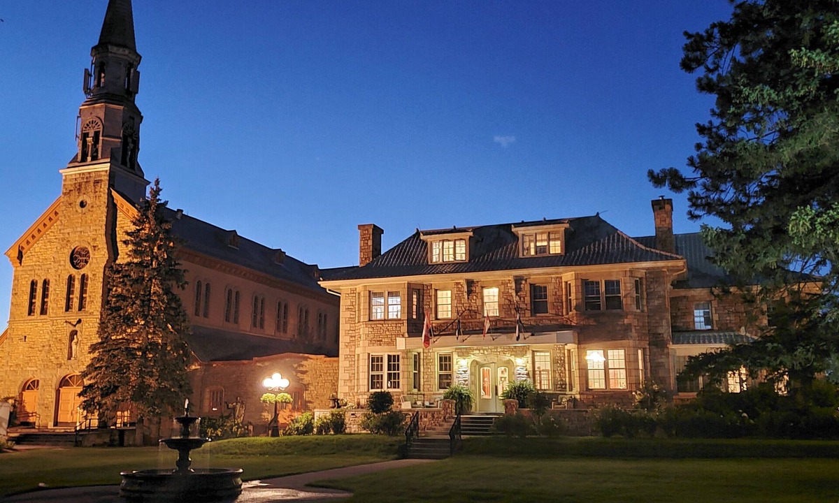 Montebello Hotel | Manoir Chamberland (Adults Only, No Pets)