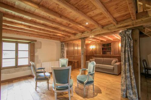 Saint-Martin-des-Entrees House | Manoir de Damigny