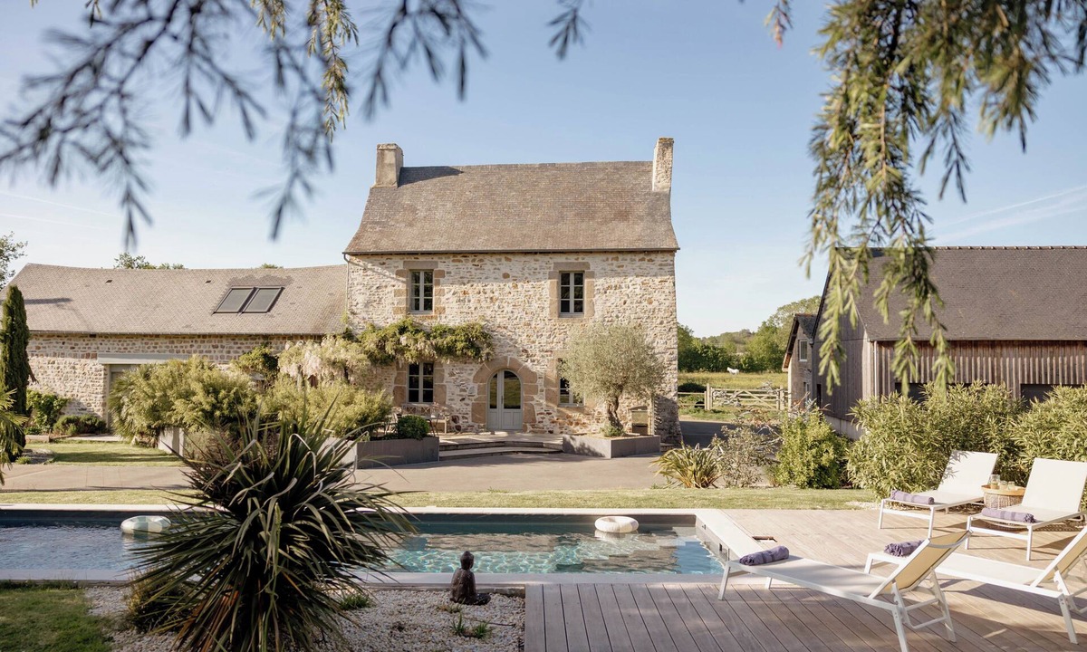 Val-d'Ize House | Manoir de la Nogrie -La Grange, 4 bedrooms, heated pool and private jacuzzi