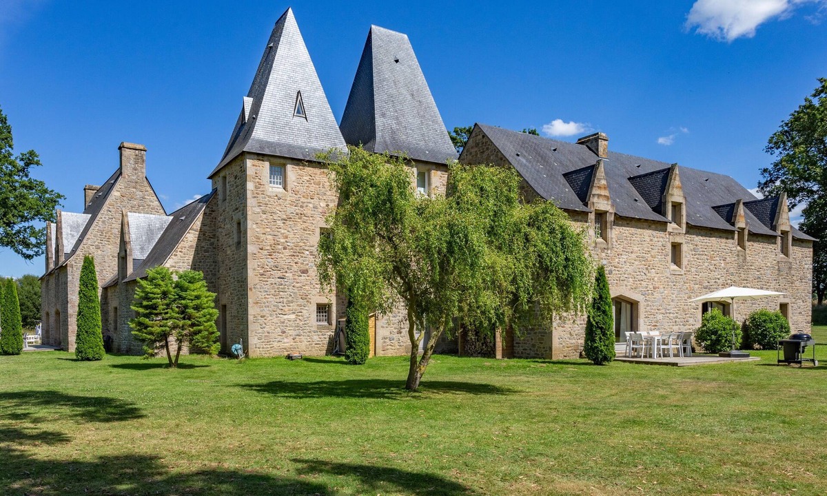 Combourg House | Manoir de Pléac: modern comfort in a 17th century building.