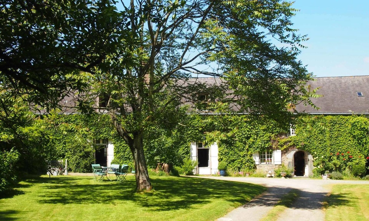 Sixt-sur-Aff Bed & Breakfast | Manoir de Pommery