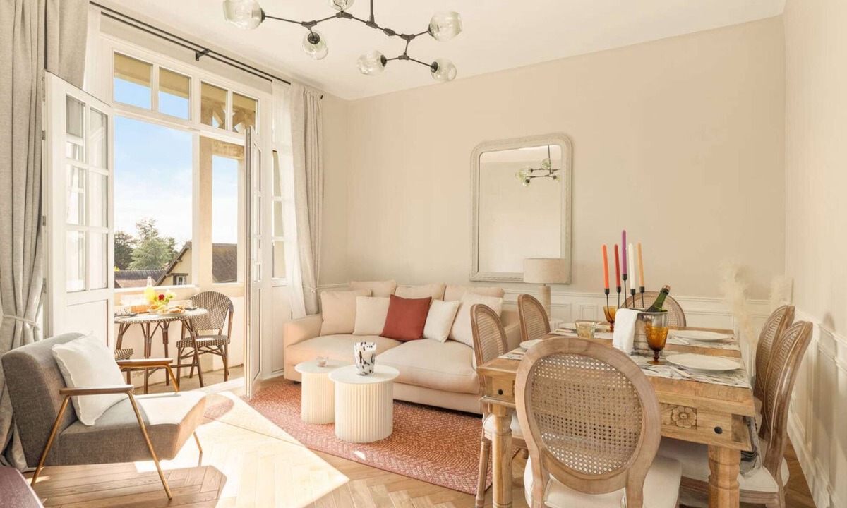 Touques Apartment | Manoir du Vert Galant 6 people accomodation 2 Balconies Fully Furnished CC Deauville