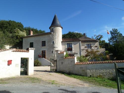Beaumont Bed & Breakfast | Manoir Le Cristal en avril et mai , 2 nuits réservées , la 3 eme offerte et -30 Pcent sur les entrées du Futuroscope