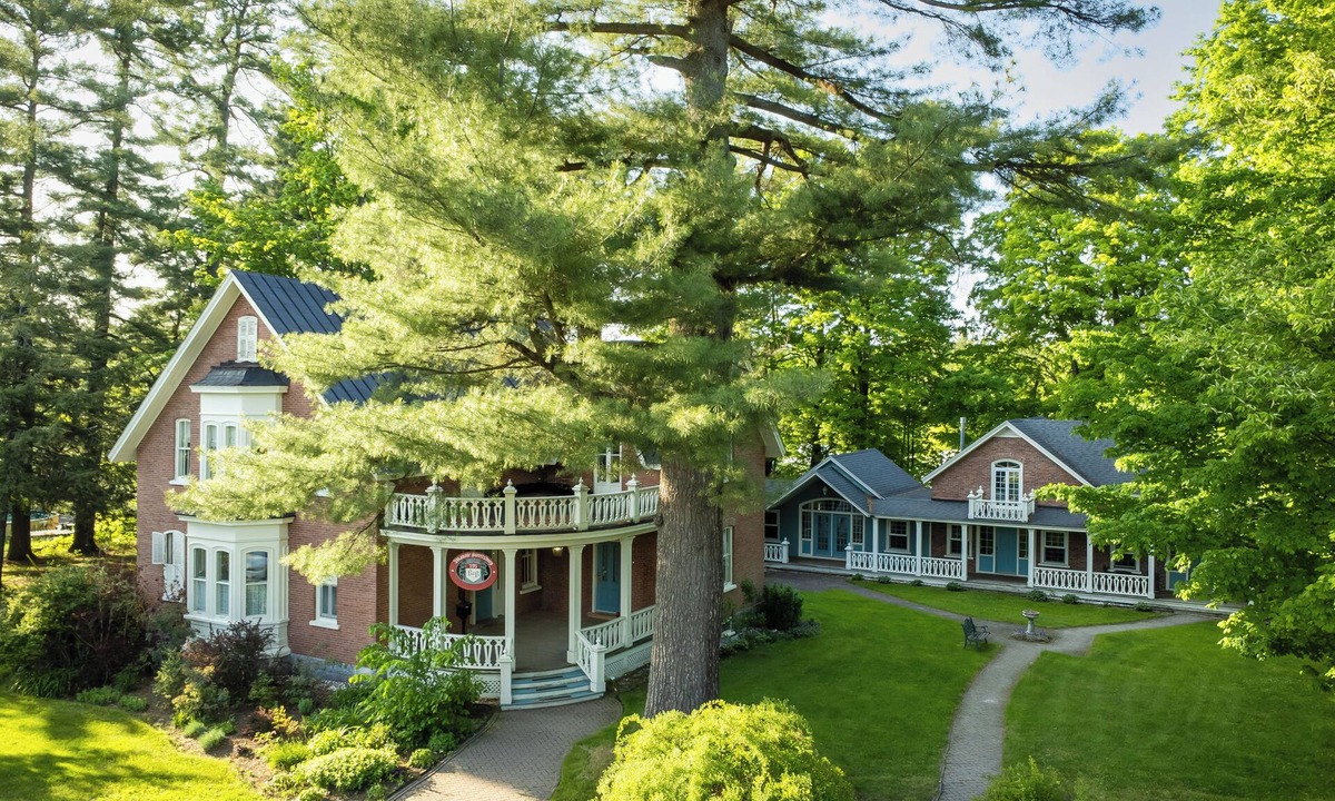 Cowansville House | Manoir Sweetsburg