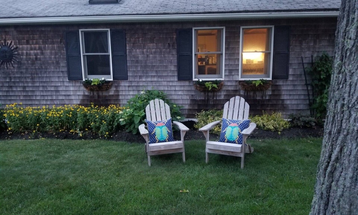 Manomet House | Manomet Weekly Beach Rental, Comfortable open floor plan cottage