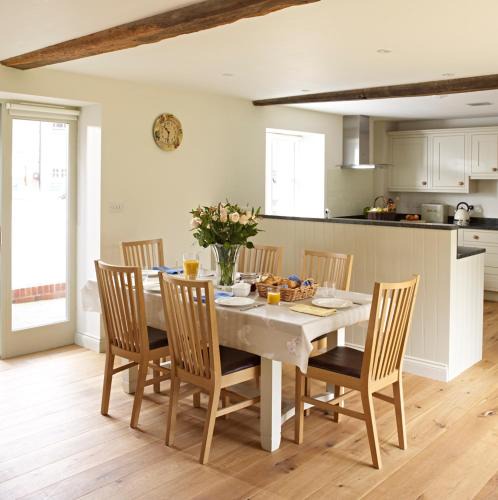 Thatcham House | Manor Farm Courtyard Cottages