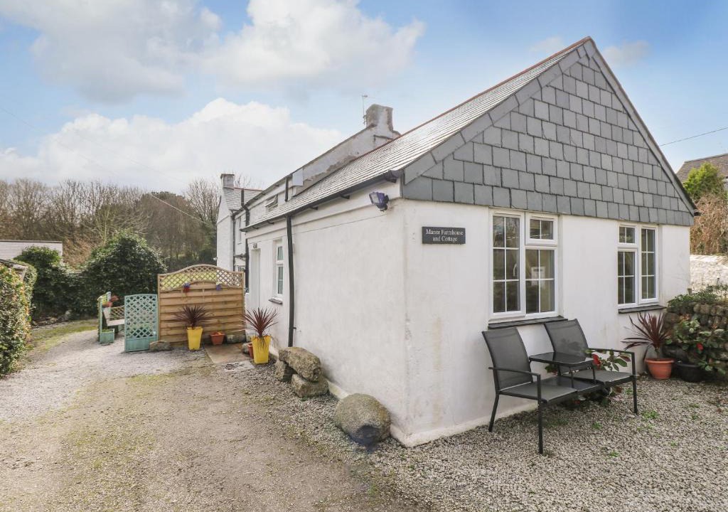 Redruth House | Manor Farmhouse Cottage