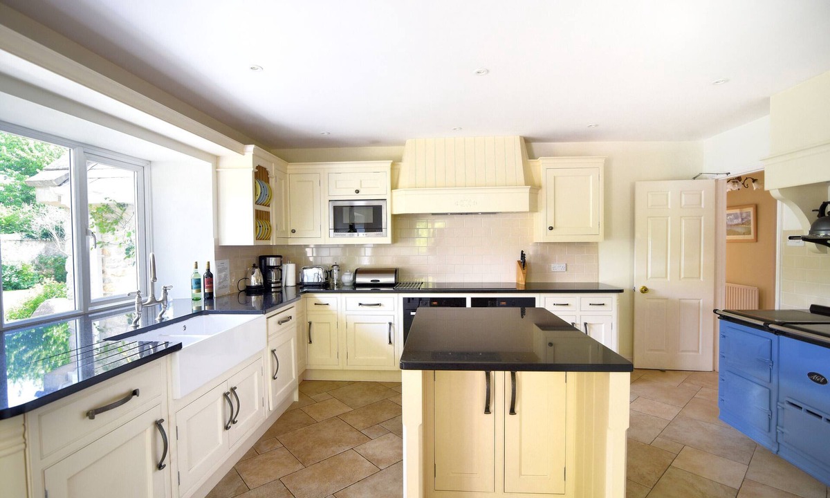 Burton Bradstock Cottage | Manor Lodge