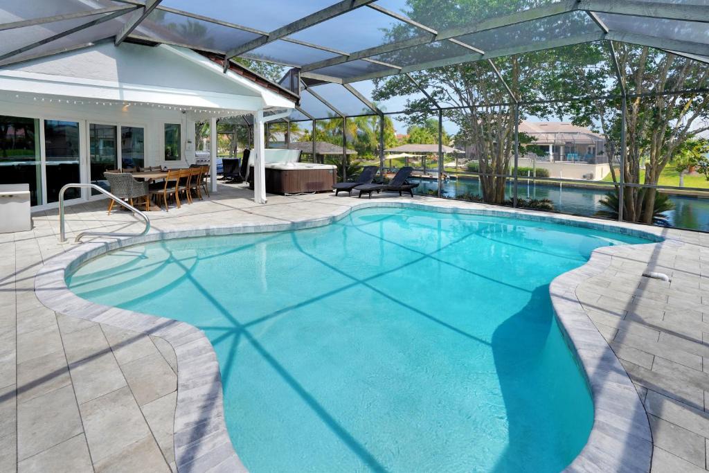 Palm Harbor House | Manor on the Canal