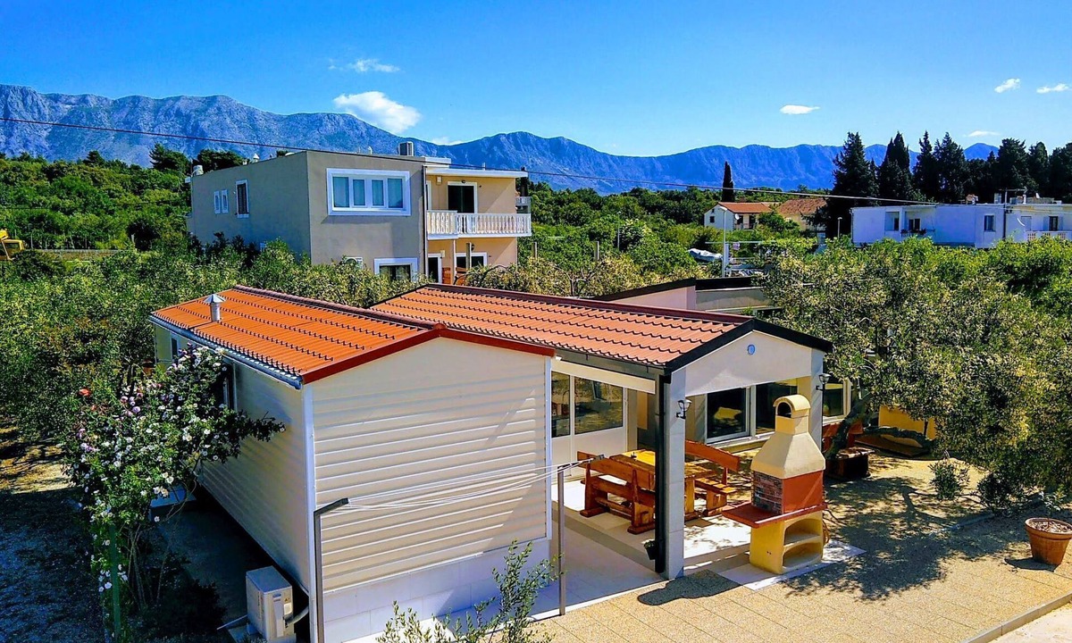 Sucuraj House | Manora Sucuraj Pool Gästehaus by Interhome