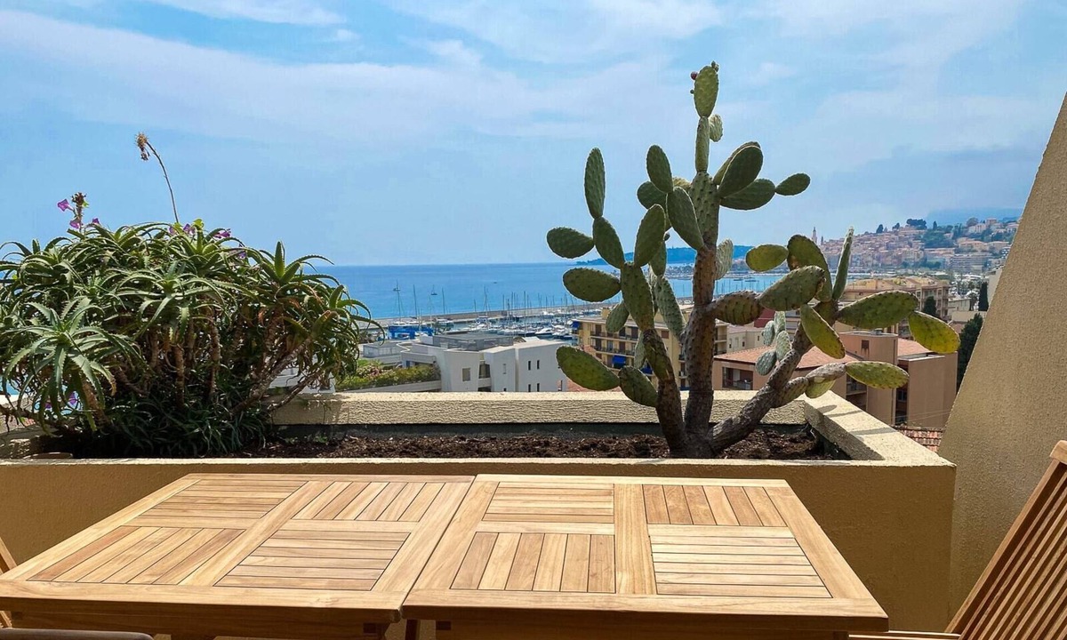 Menton Apartment | Mansfield vue Carte Postale Terrasse Piscine 2