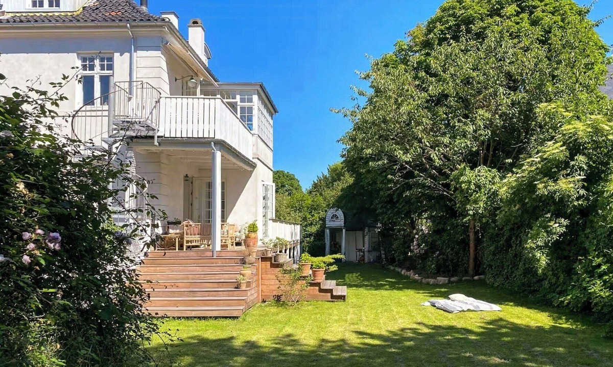 Copenhagen House | Mansion flat with garden near beach and centre