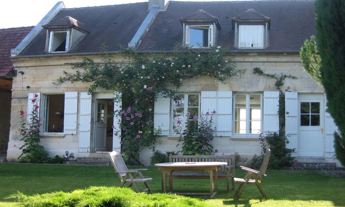 Machemont Villa | Mansion in Machemont with Private Garden, BBQ & Fireplace