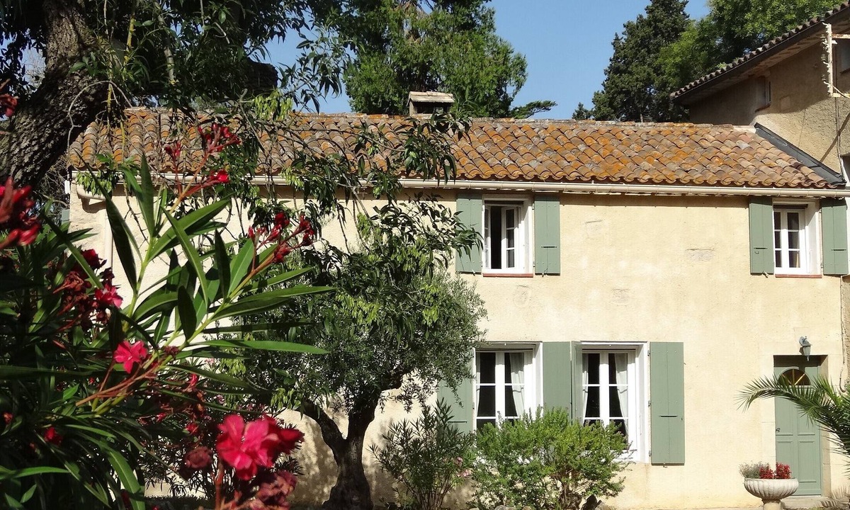 Narbonne House | Mansion In the shade of the big trees of the park, great comfort