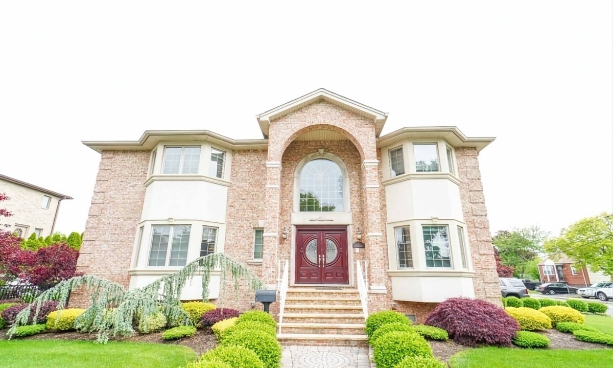 Little Ferry Villa | Mansion NYC Metlife Stadium American Dream