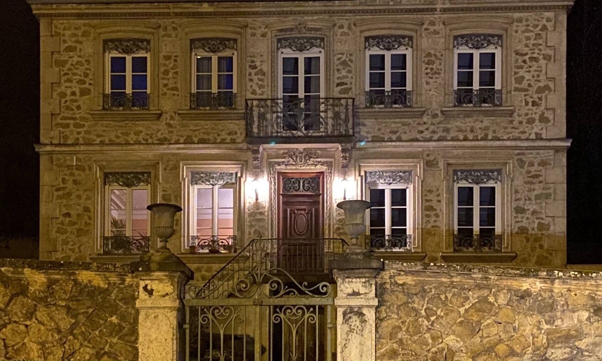 Saint-Pierre-de-Boeuf House | Mansion with large capacity