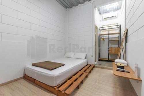 Setiabudi Hostel | Manta Living Bandung RedPartner