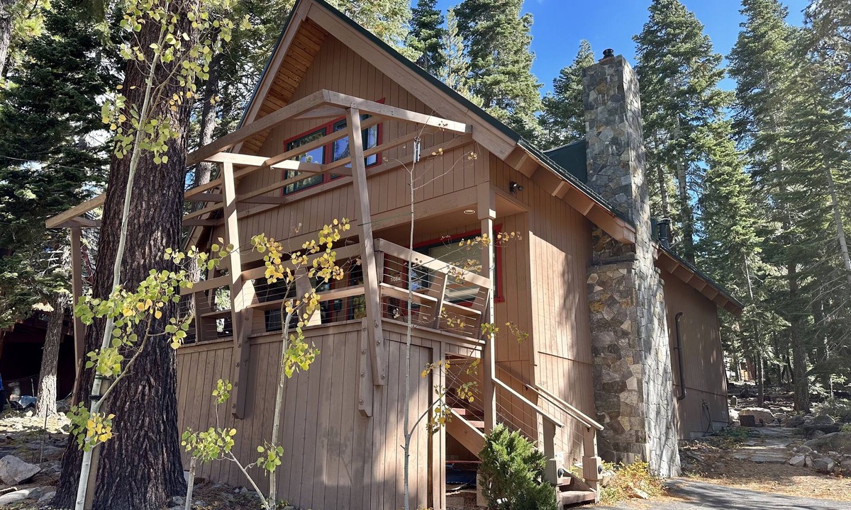 Carnelian Bay Ski Chalet | Manzanita Grove Cabin- Walk to Beach & Forest