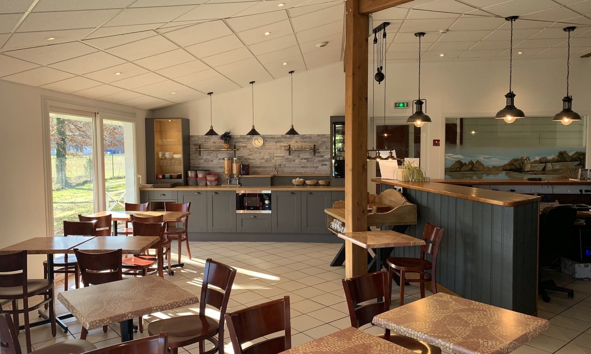 Dampierre-en-Burly Hotel | Mape Hotel