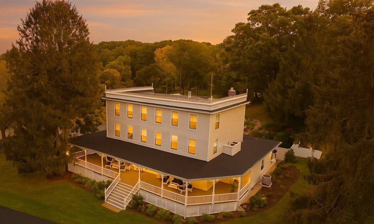 Town of Marlborough House | Maple Branch Manor: Large Groups | Events, Parties