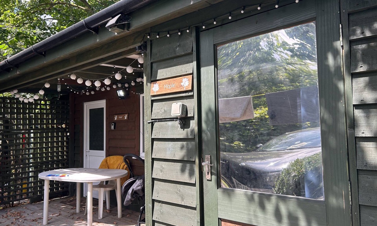 Royston Cottage | Maple by Paymán Club