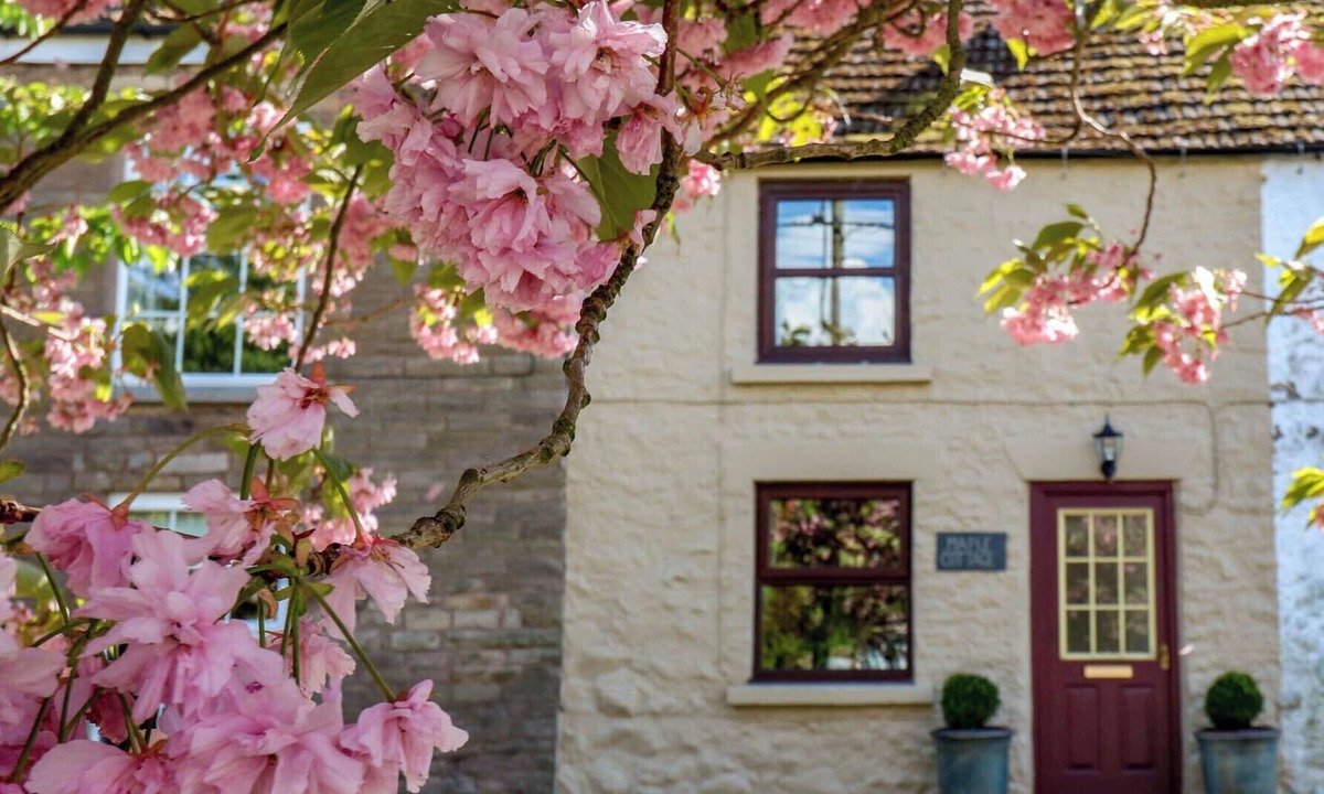 Headlam House | MAPLE COTTAGE, pet friendly in Ingleton, County Durham