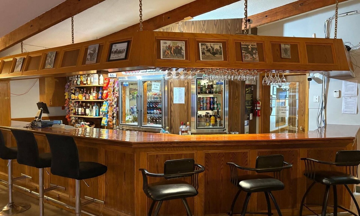 Maple Creek Hotel | Maple Creek Motor Inn