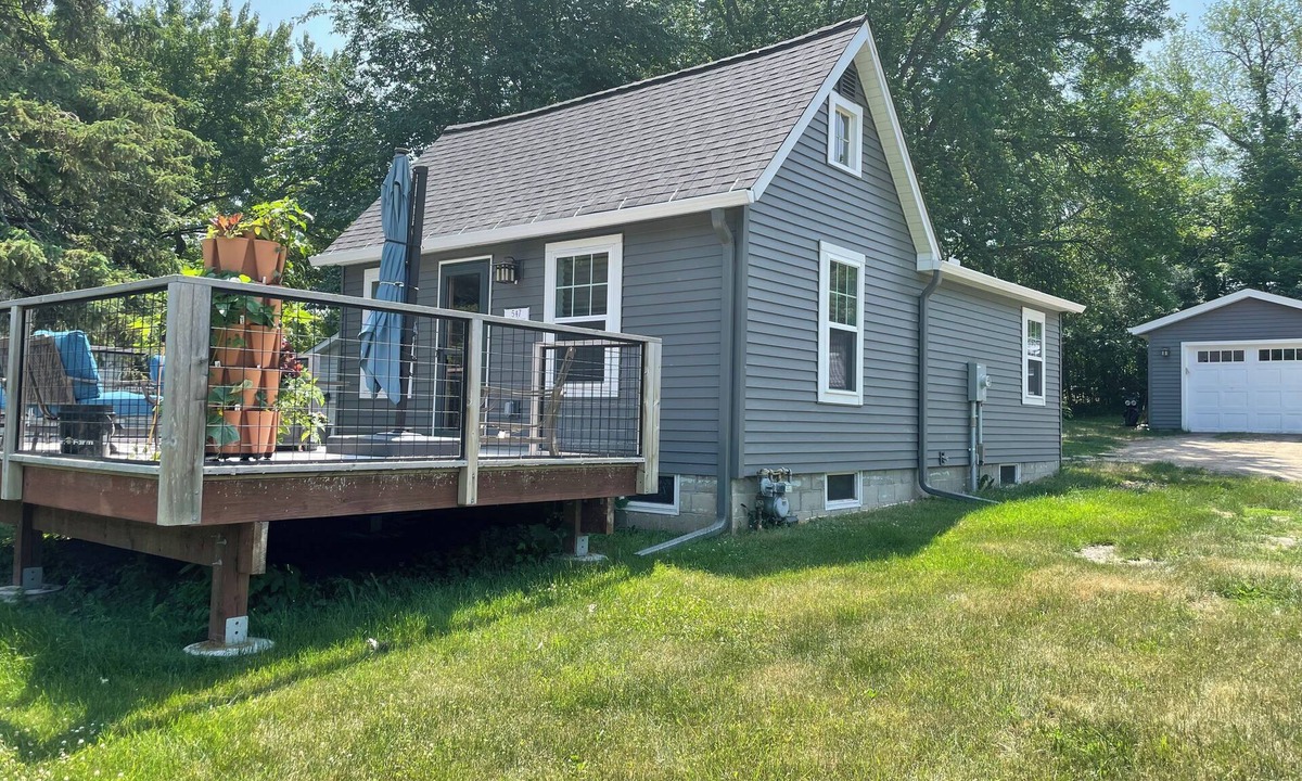 Owatonna House | Maple Creek Retreat