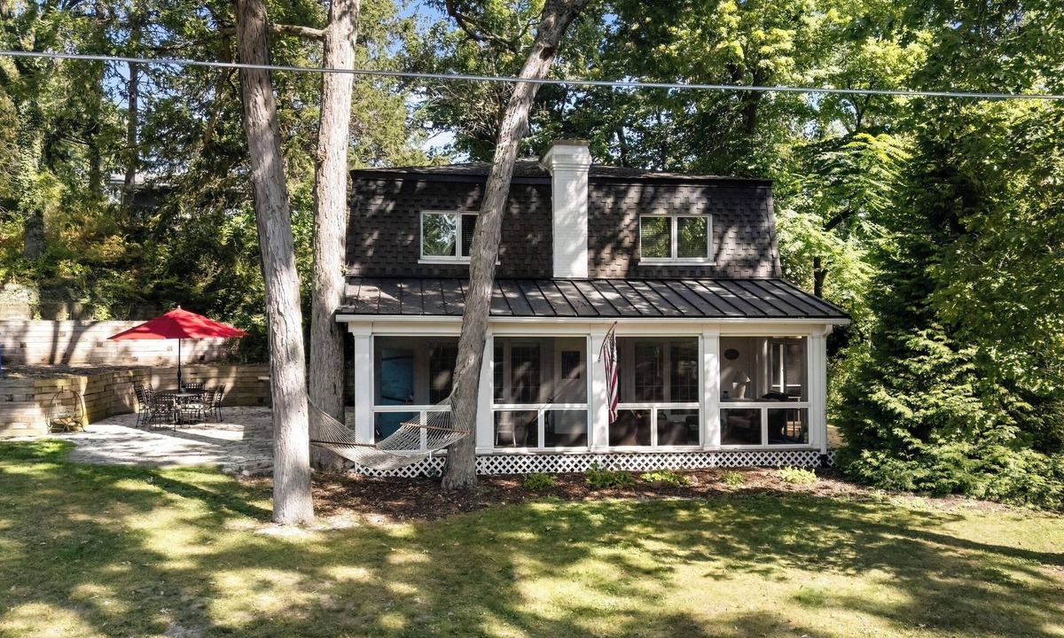 Grand Beach House | Maple Haven - A grand beach getaway