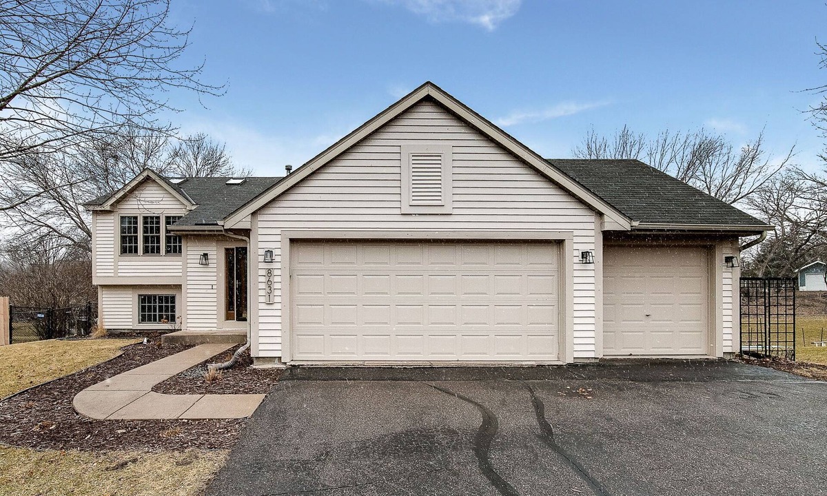 Maple Grove House | Maple Haven: Extended Stay Serenity