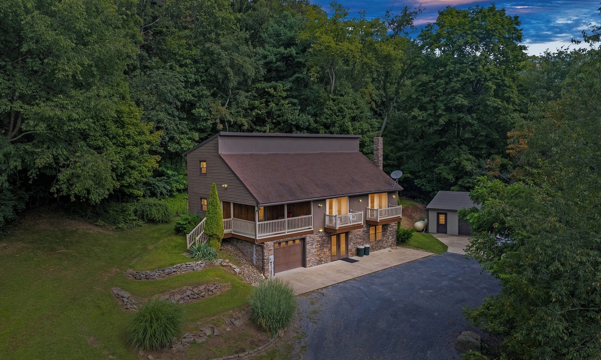 Spring Mills House | Maple Hill Lodge | Hot Tub + Views from Deck