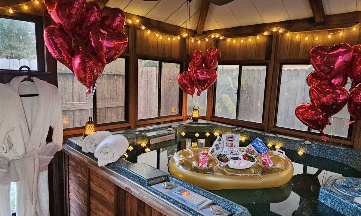 Atascocita House | Maple House Romantic Getaway W/Hot Tub, Near IAH