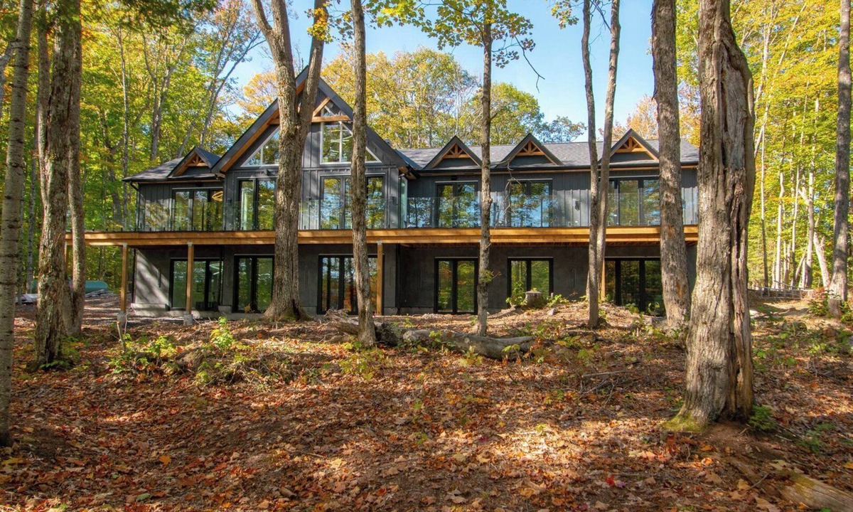 Seguin Cottage | Maple Lake House - Six Bedroom Cottage, Sleeps 16