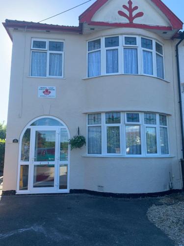 Bradley Stoke House | Maple Leaf Guest House