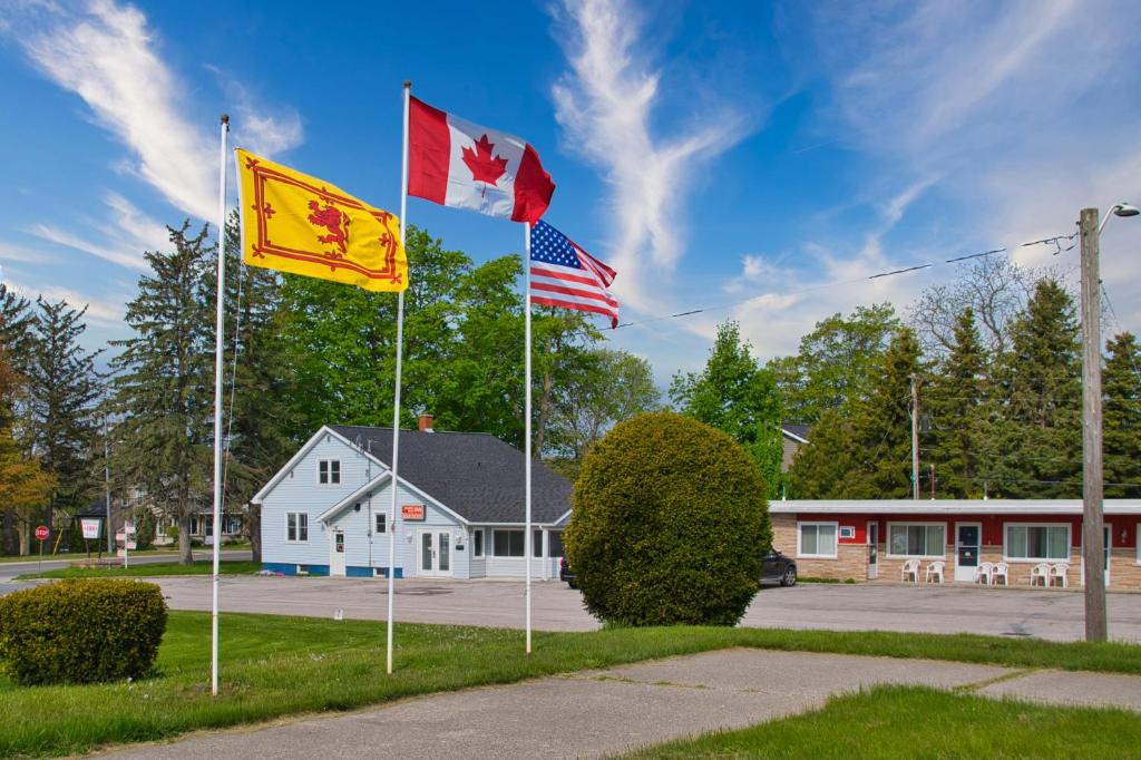 Kincardine Hotel | Maple Leaf Inn & Suites