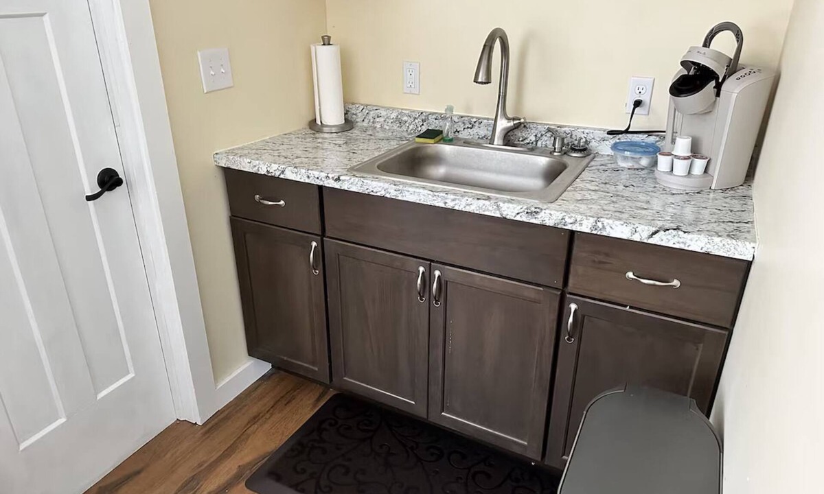 Schroon Lake Hotel | Maple Leaf Lodge- Privacy Cabin 113