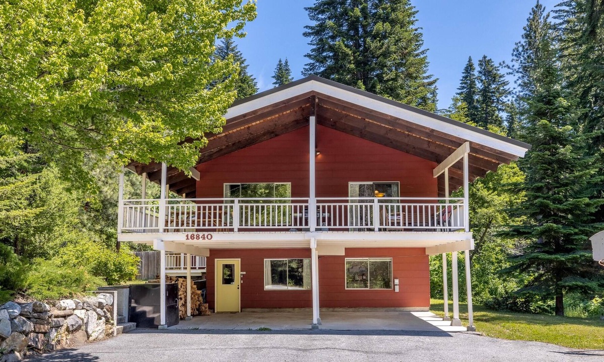 Leavenworth House | Maple Leaf Lodge