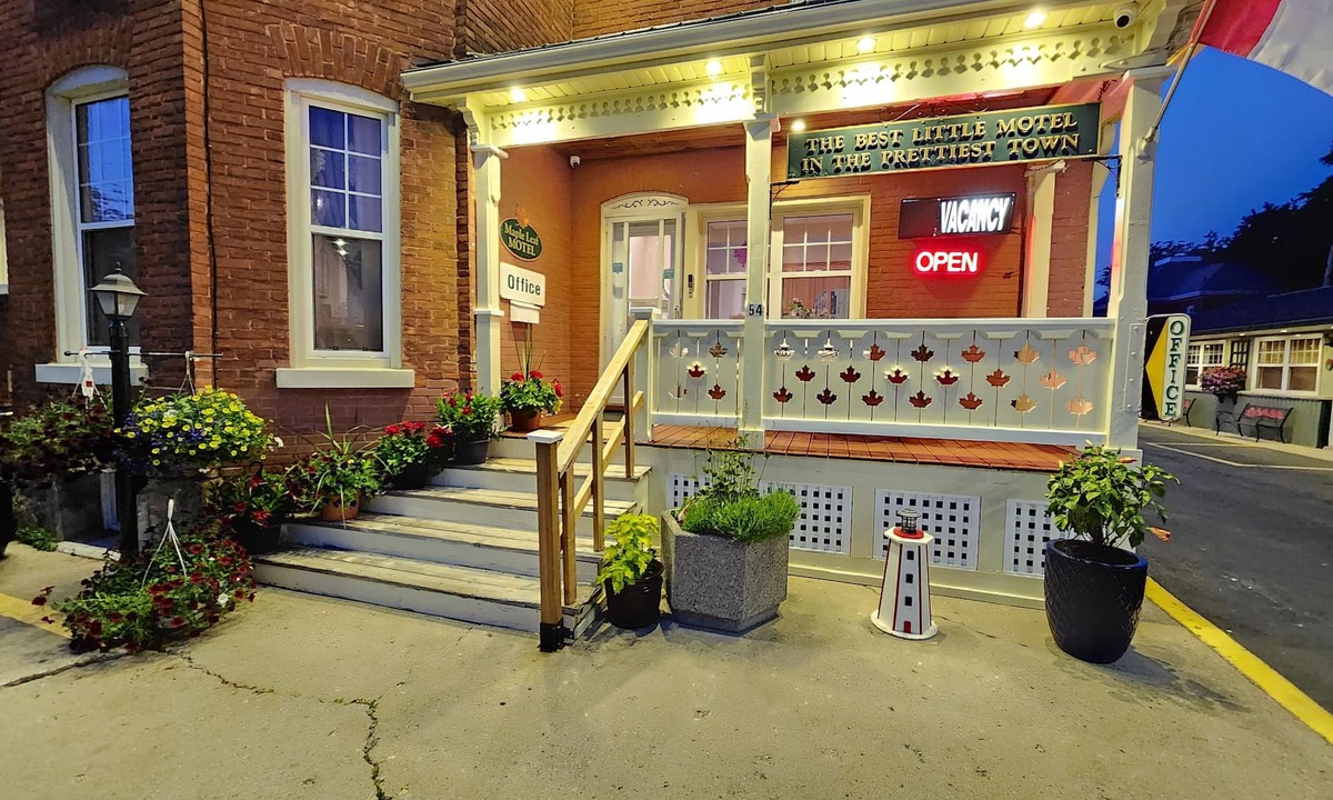 Goderich Hotel | Maple Leaf Motel