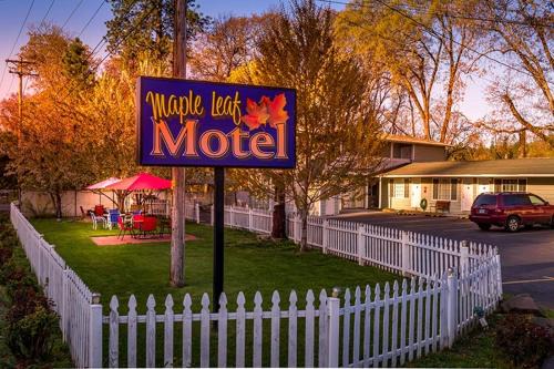 Shady Cove Hotel | Maple Leaf Motel