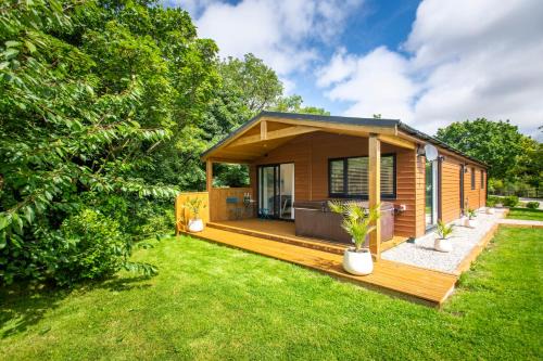 Hayle House | Maple Lodge