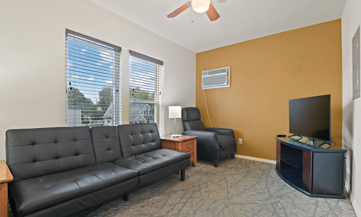 West Central Apartment | Maple Manor City Scene